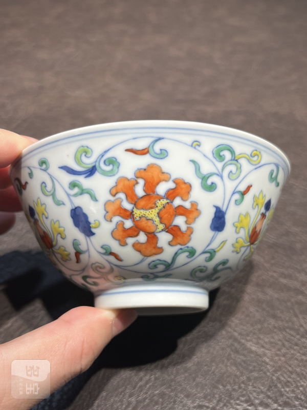 清乾隆 斗彩缠枝宝相花纹茶碗 - 图12